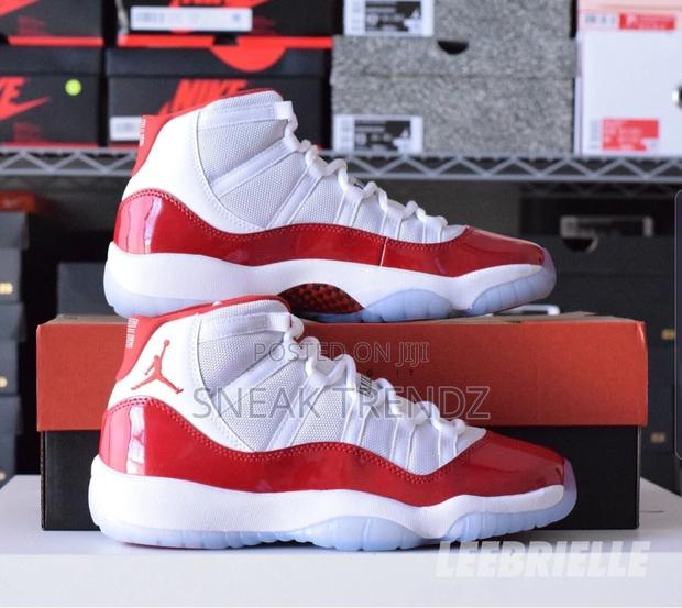 Jordan Air R11 Red White · Photo 1