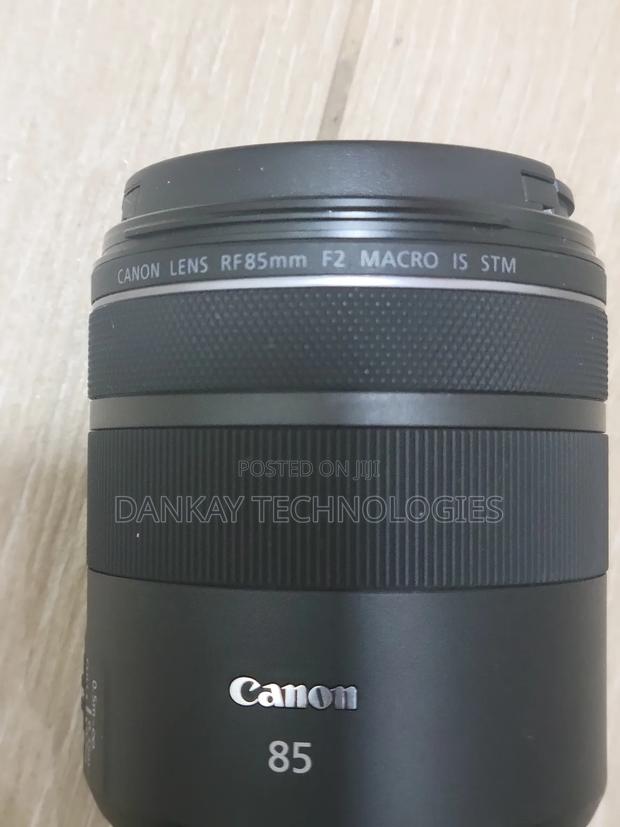 Canon Rf 85mm F/2 Macro Is Stm Lens · Photo 3