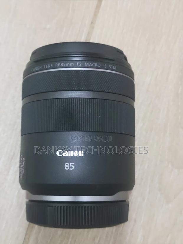 Canon Rf 85mm F/2 Macro Is Stm Lens · Photo 7