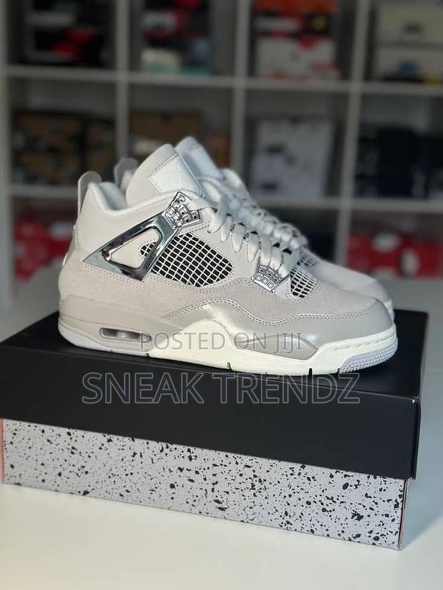 Air Jordan R4 Sliver · Photo 2