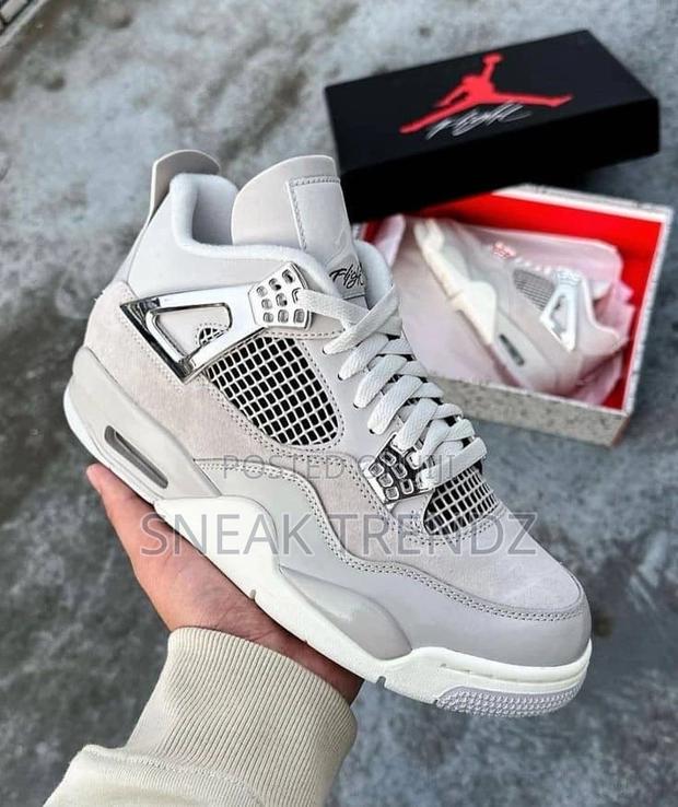 Air Jordan R4 Sliver · Photo 1