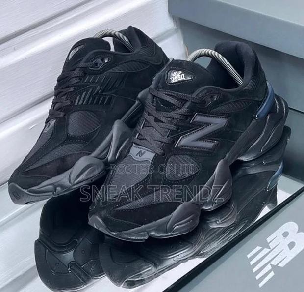 New Balance 9060 Black Suede · Photo 2