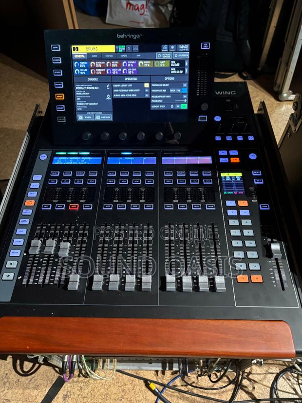 Behringer Wing Compact 48-Channel Digital Mixer · Photo 2