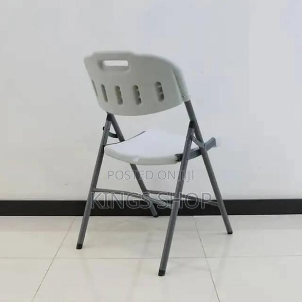 Tickback Folding Chairs Wholesale · Photo 1