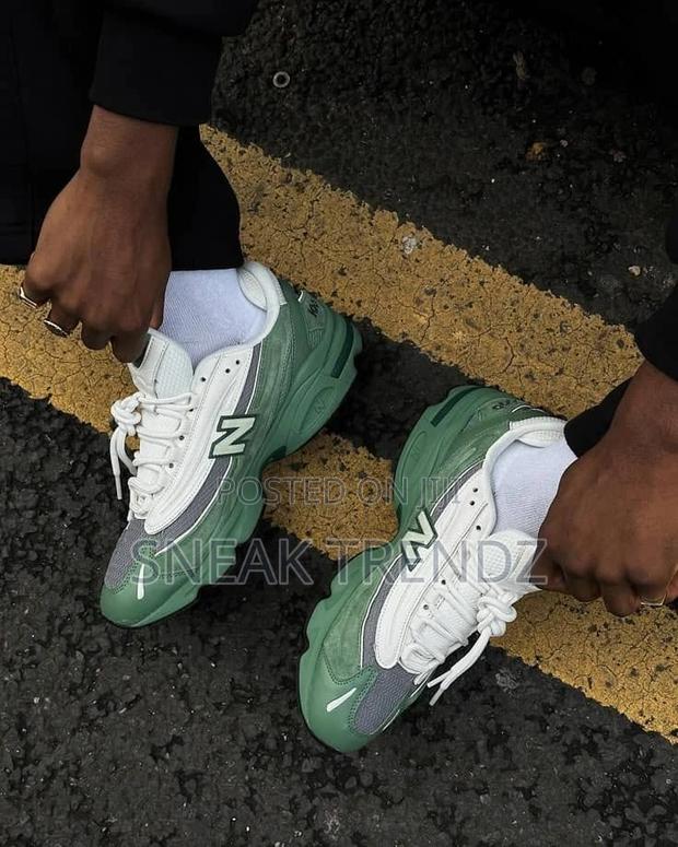 New Balance 1000 Green White Leather · Photo 2