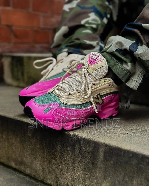 New Balance 1000 Pink Cream Leather · Photo 2
