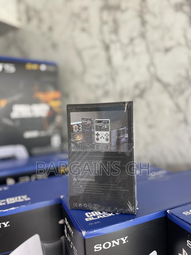 R36s Handheld Game Console · Photo 4