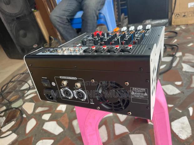 Yamaha DBX-Audio Pmx4 4channel Professional Powered Mixer · Photo 3