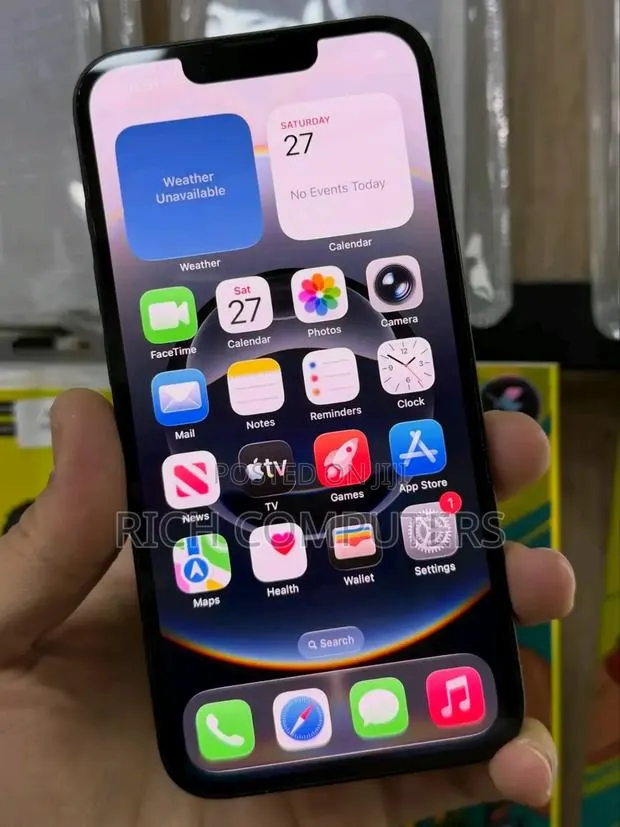 Apple iPhone 16e 128 GB Black · Photo 1