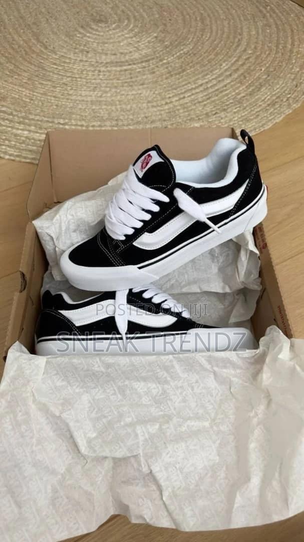 New Skull Vans Black Suede N White · Photo 2