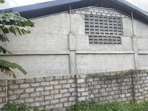 600 SQM Warehouse at Amasaman Kpobiman for Rent · Photo 5
