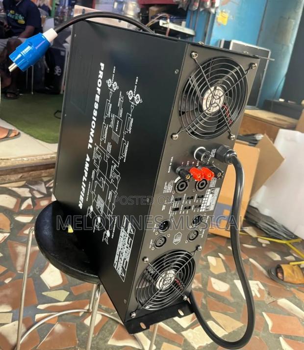 Electro-Voice (Ev) E8300 Power Amplifier. · Photo 3