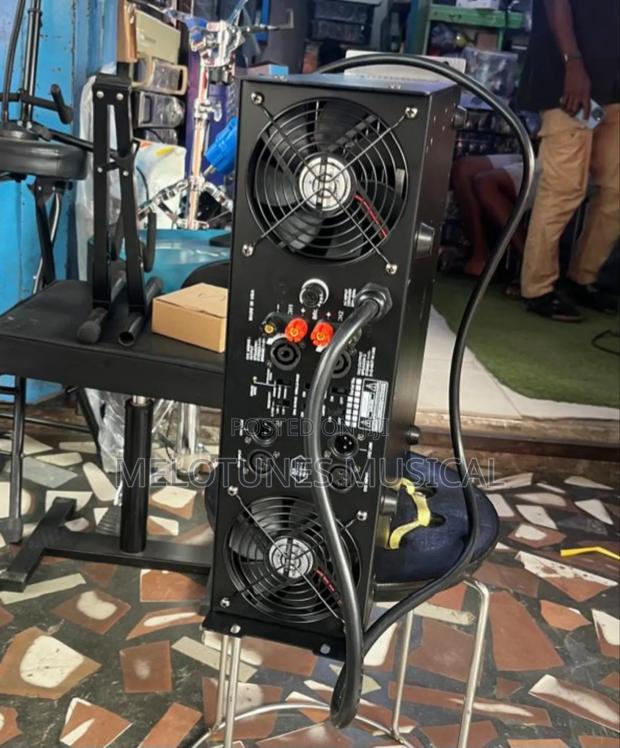 Electro-Voice (Ev) E8300 Power Amplifier. · Photo 2
