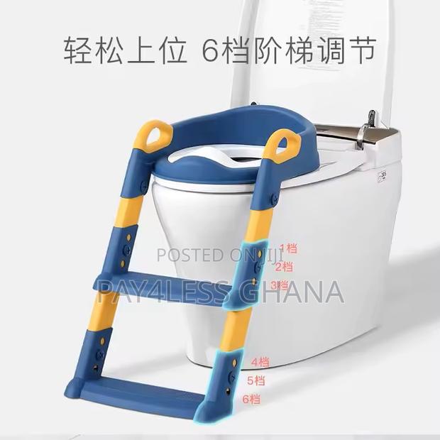 Adjustable Plastic Baby Toilet Training Seat Ladder · Photo 2