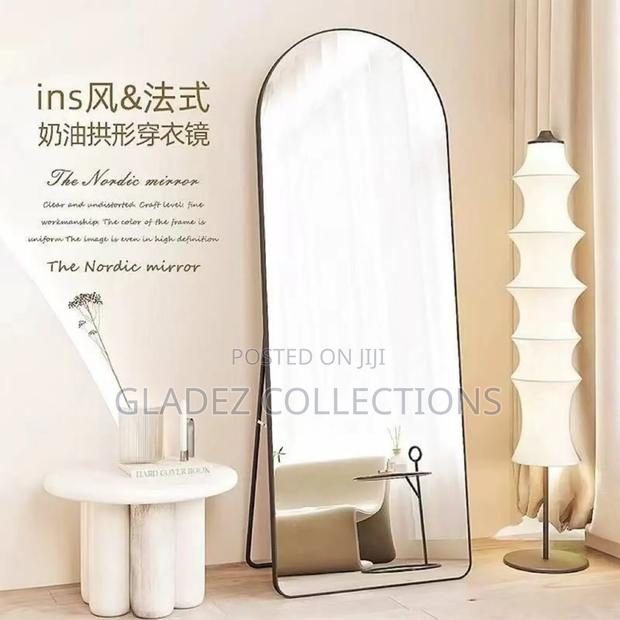 Cheval Mirror · Photo 1
