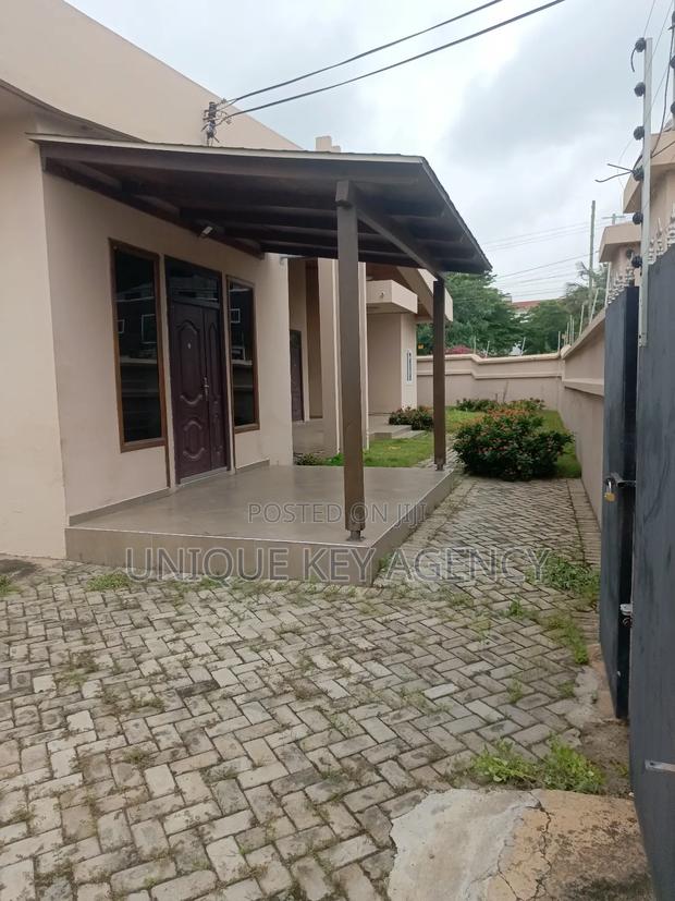 5bdrm House in Unique Key Agency, Dzorwulu for rent · Photo 4