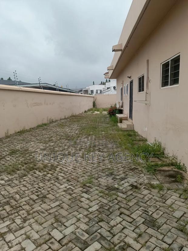 5bdrm House in Unique Key Agency, Dzorwulu for rent · Photo 6