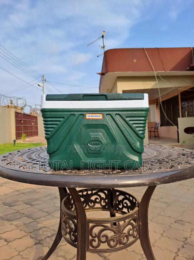 10 Litres Breeze Ice Chest · Photo 1