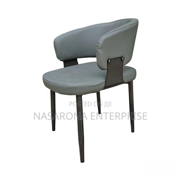 Comfortable Arm Rest Chairs · Photo 1