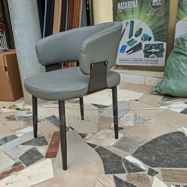 Comfortable Arm Rest Chairs · Photo 2