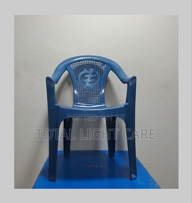 Gye Nyame Plastic Chair · Photo 2
