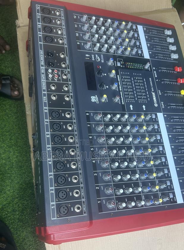 Yamaha Bix 12 Channel Usb Mixer · Photo 1