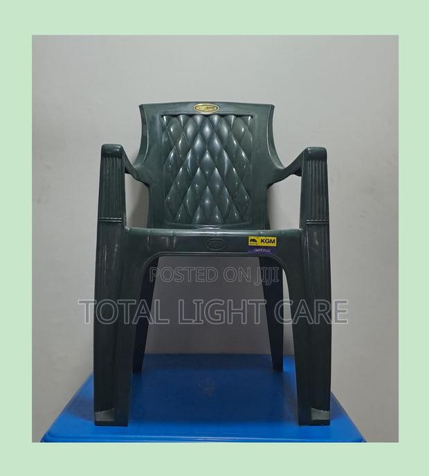 Plastic Chair Durable · Photo 1