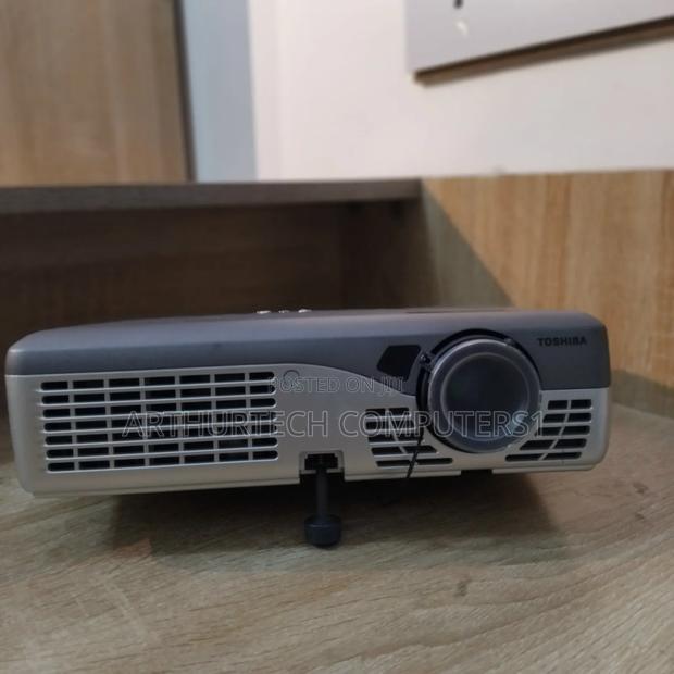 Toshiba TLP-T50 Projector · Photo 1