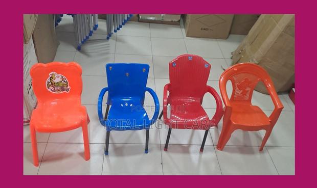 Children's Plastic Chair · Photo 1