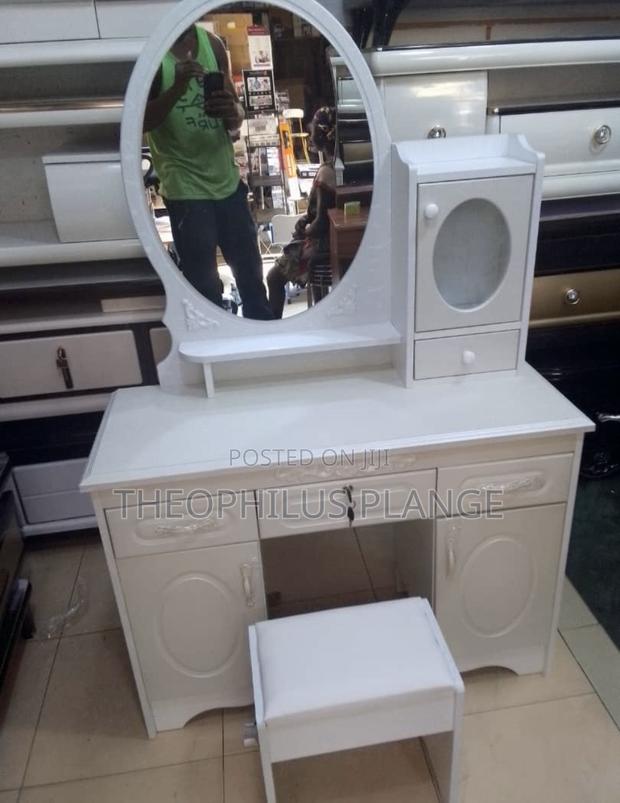 Dressing Mirror Set , Wood and White Design · Photo 2