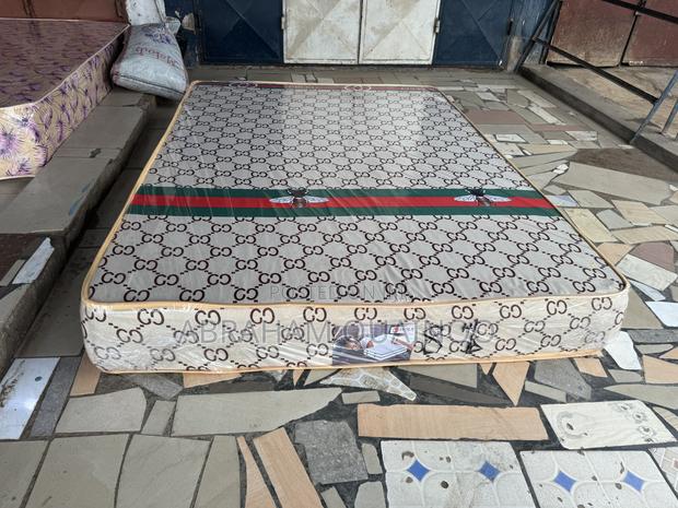 8inches High Density Mattress for Sale · Photo 1