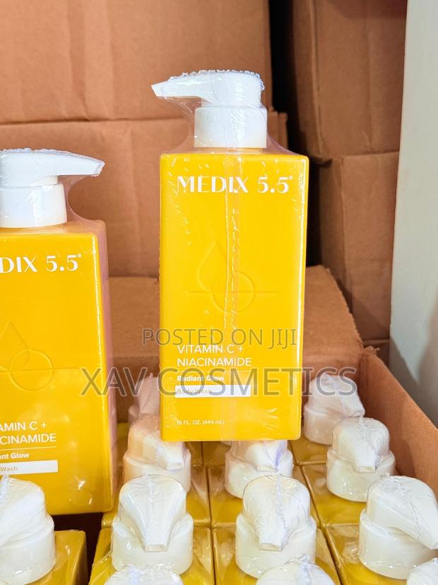 Medix 5.5 Vitamin C +Niacinamide Body Wash · Photo 1