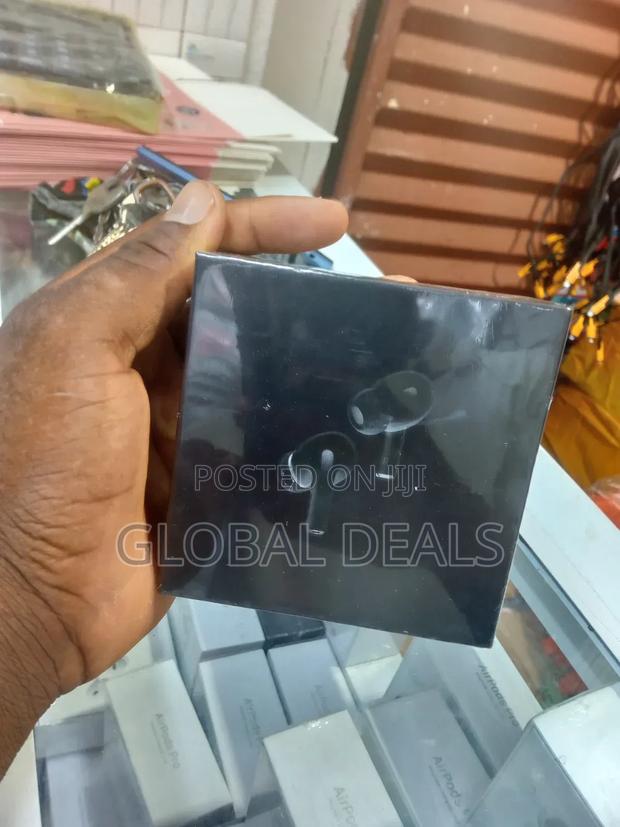 Black Apple Airpods · Photo 1