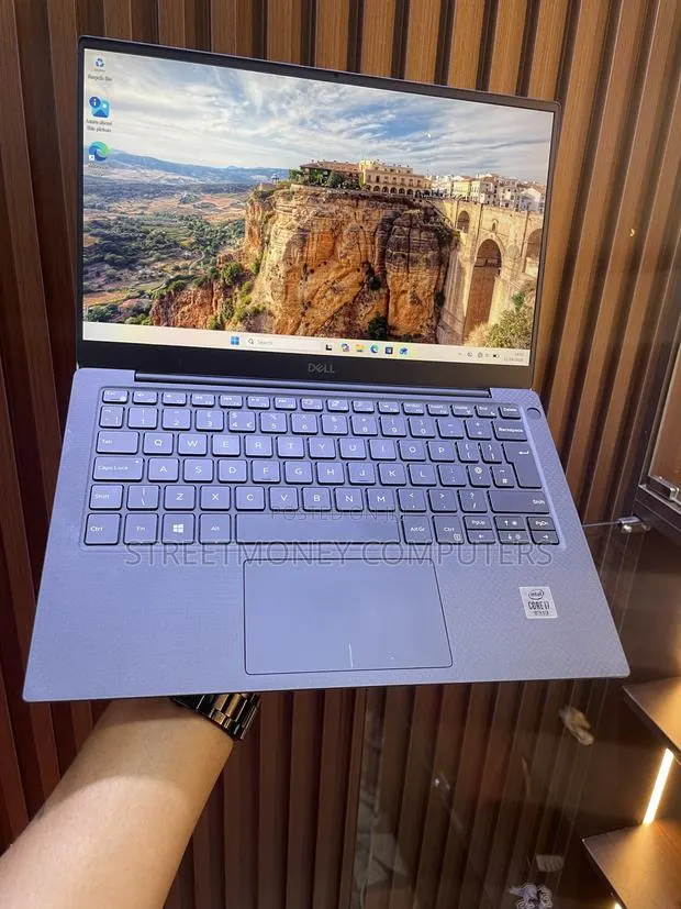 Laptop Dell XPS 13 7390 16GB Intel Core i7 SSD 256GB · Photo 1