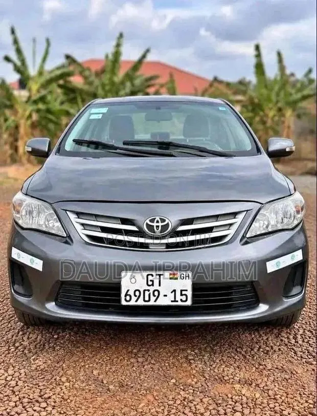 Toyota Corolla LE 4dr Sedan (1.8L 4cyl 4A) 2012 Gray · Photo 1