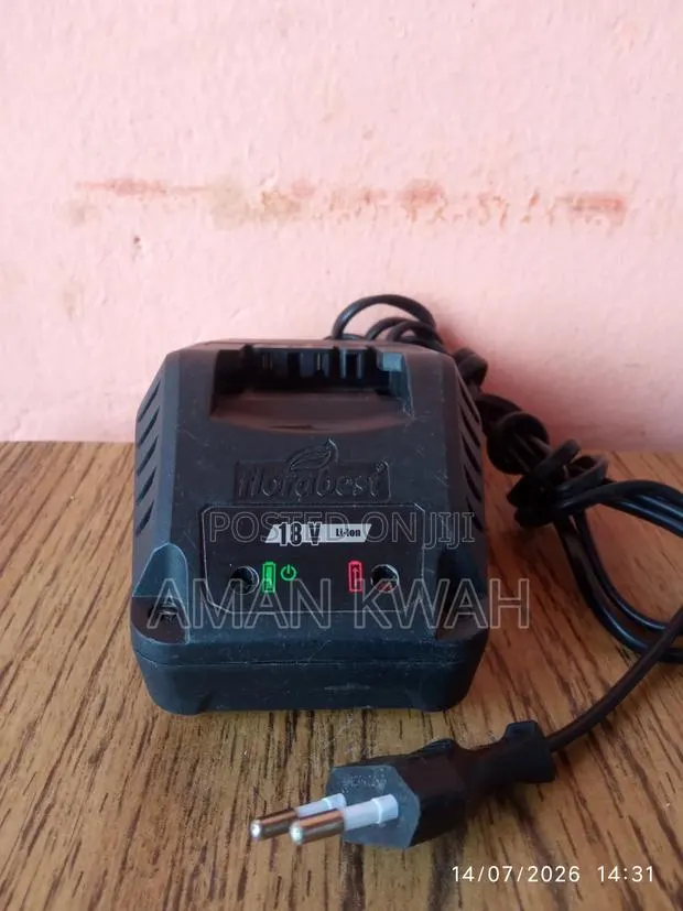 Hand Drill and Screwdriver Drill 18v Charger · Photo 1