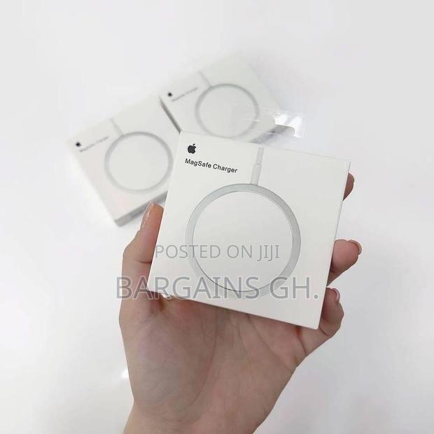 iPhone Magsafe Fast Wireless Charger · Photo 1
