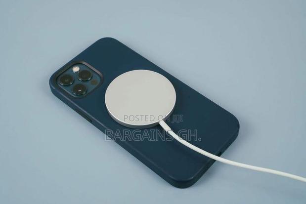 iPhone Magsafe Fast Wireless Charger · Photo 2
