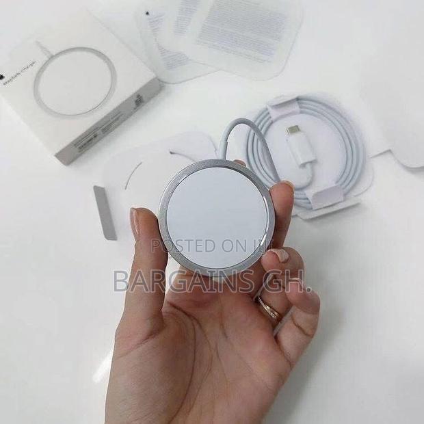 iPhone Magsafe Fast Wireless Charger · Photo 3