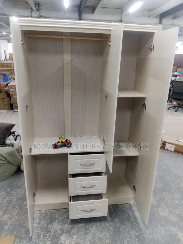 3 Doors Wooden Wardrobe · Photo 2