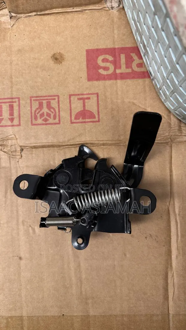 Toyota Vitz 2006,2007,2008,2009,2010,2011 Bonnet Lock · Photo 1