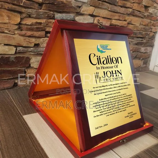 A4 Wooden Plaque With Case · Photo 1