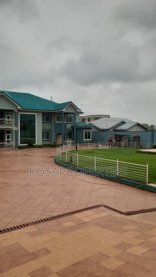 8bdrm House in Weija Medium for sale · Photo 4
