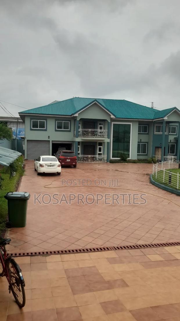 8bdrm House in Weija Medium for sale · Photo 6