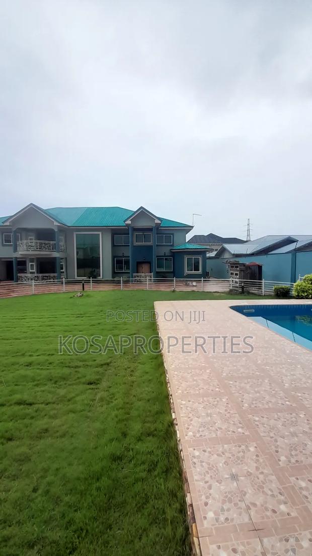 8bdrm House in Weija Medium for sale · Photo 3