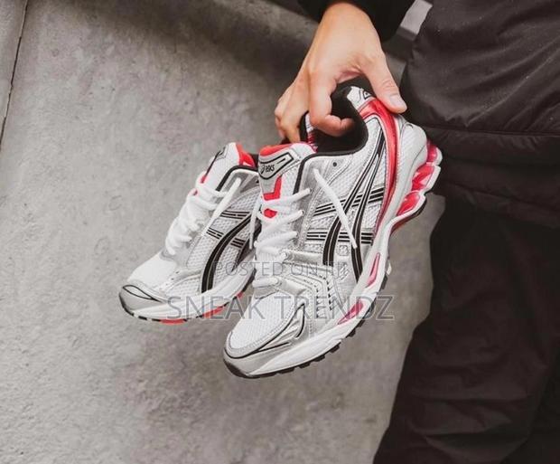 Asics Gel Sliver Black and Red · Photo 1