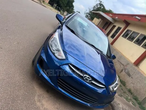 Hyundai Accent SE Hatchback 2016 Black · Photo 1