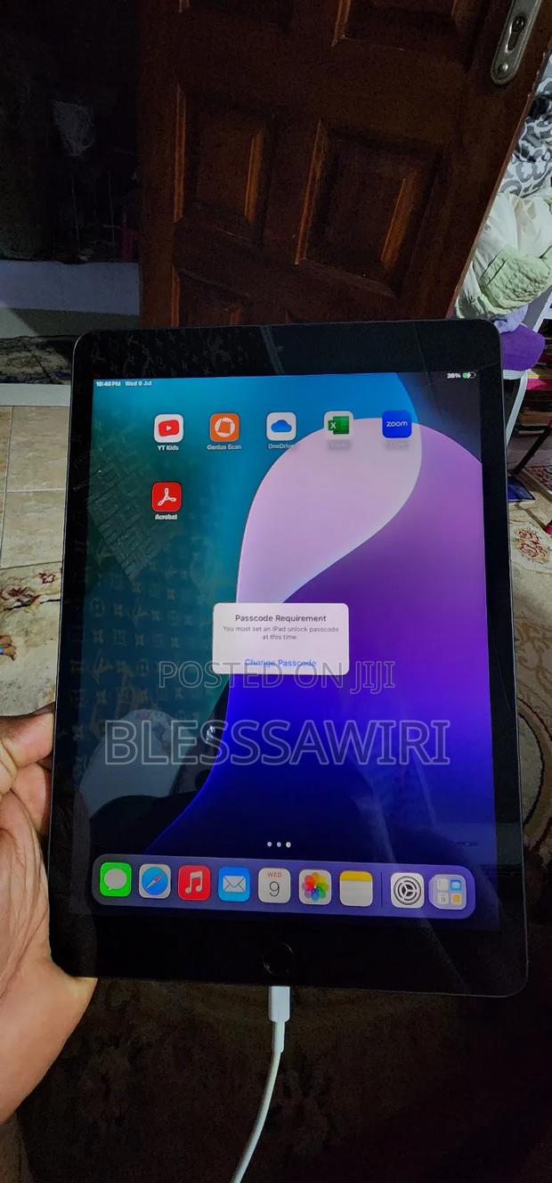 Apple iPad 10.2 (2019) 32 GB Gray · Photo 6