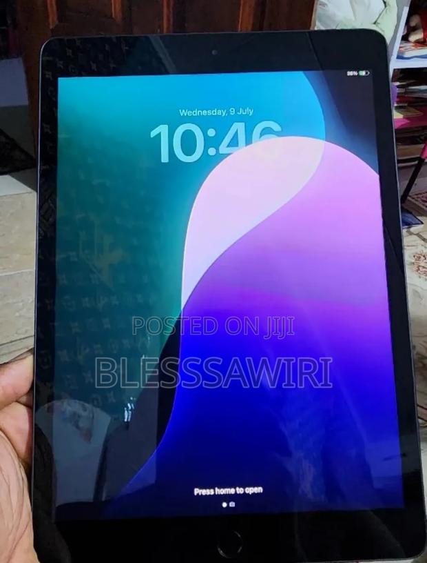 Apple iPad 10.2 (2019) 32 GB Gray · Photo 3