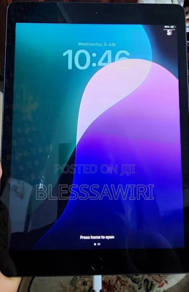 Apple iPad 10.2 (2019) 32 GB Gray · Photo 4